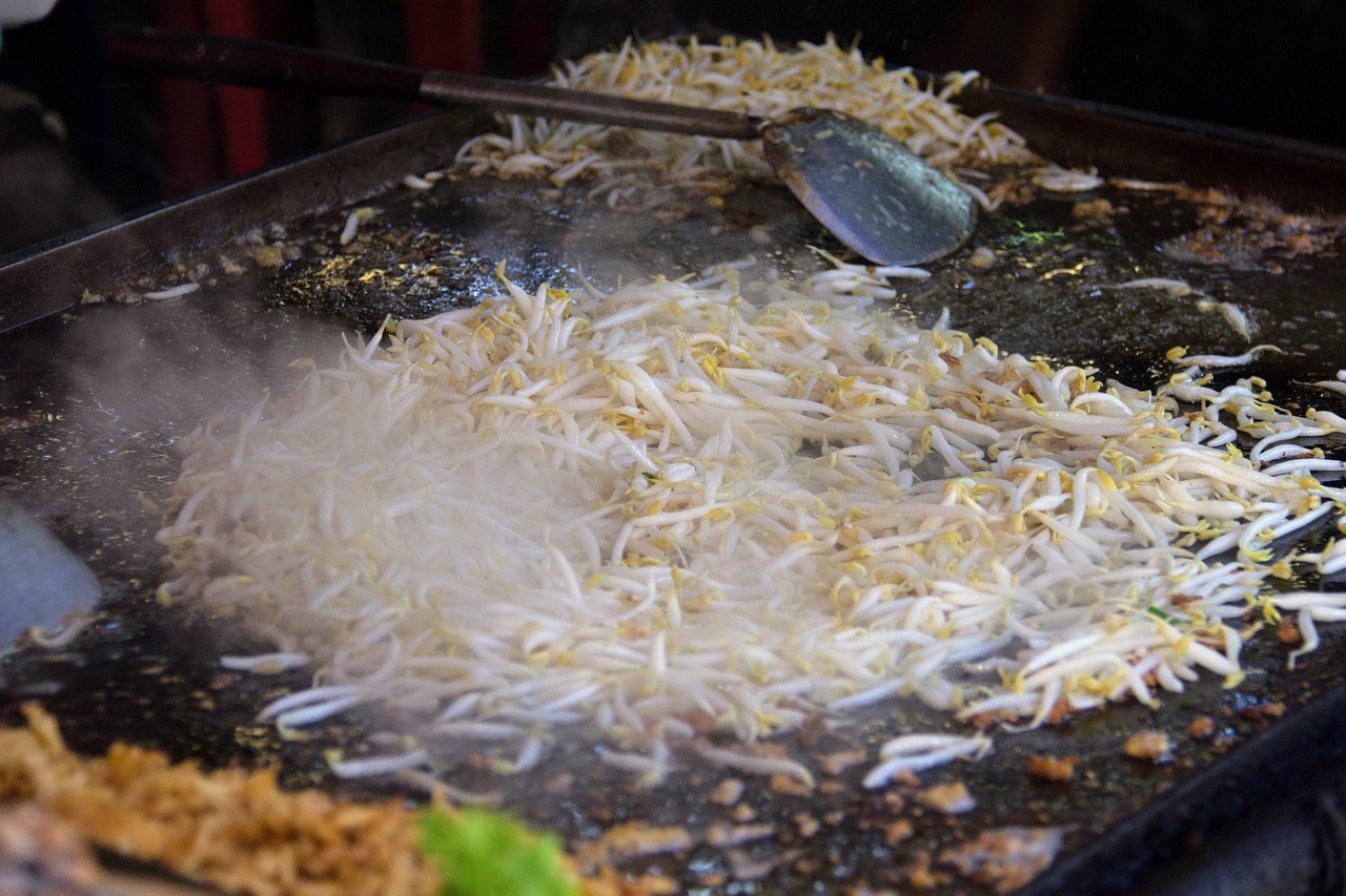 Flat top or grate: the tools change more than the food does