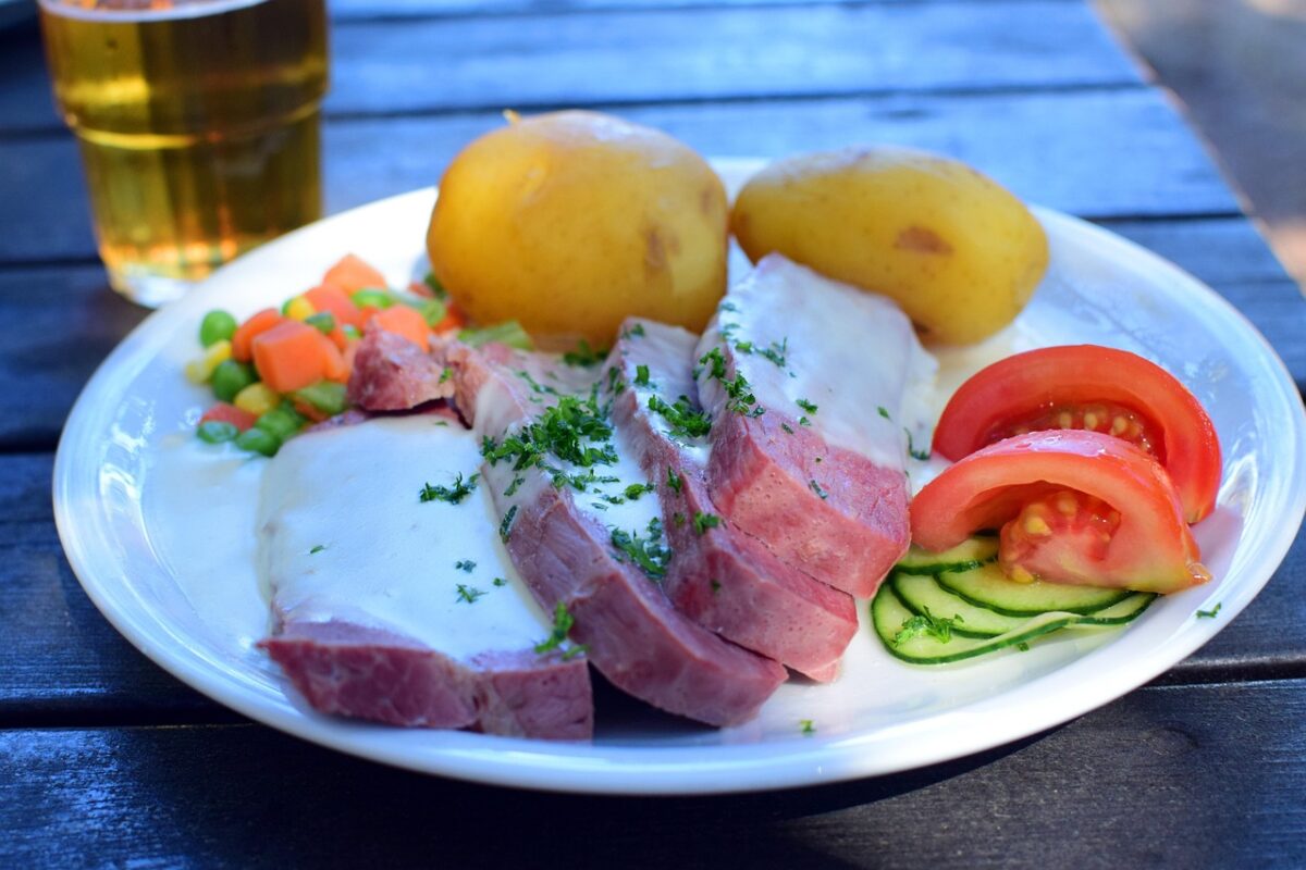 Resting meat properly, and what to rest it in